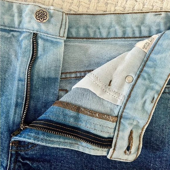 VINTAGE Arizona Jean Company Ombré Denim Shorts - Picture 4 of 5